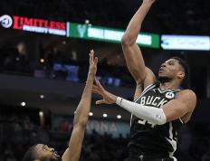 HTH-败北引发热议！，詹姆斯在独行侠比赛中刷新纪录观众掌声雷动的简单介绍