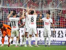 华体会体育-今晚社区盾焦点战，成都蓉城迎来里程碑，质疑声仍在，赛程密集仍需轮换(成都蓉城战绩)